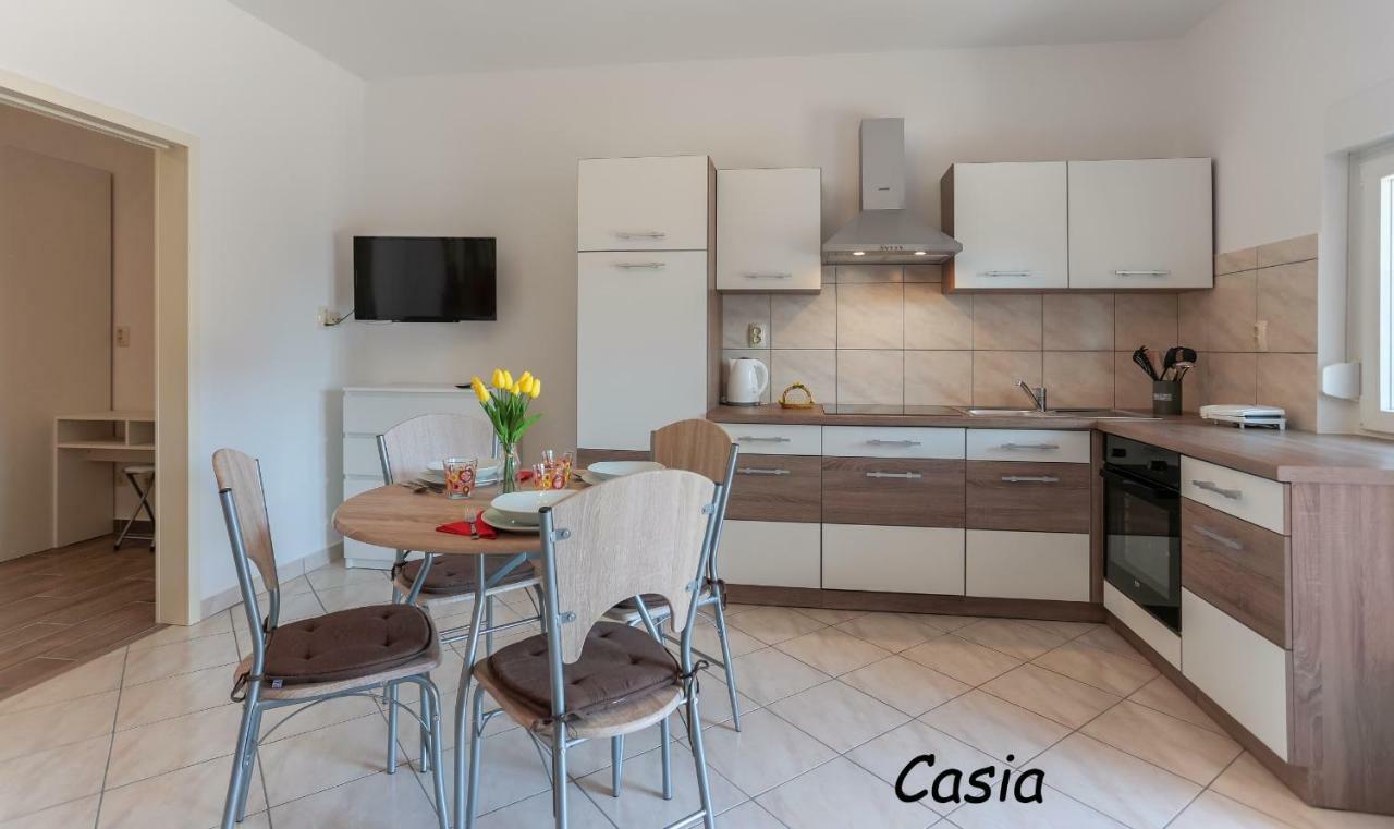 Laurea & Casia Pula Ngoại thất bức ảnh
